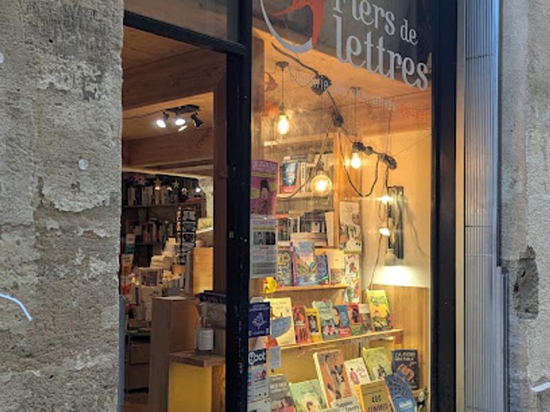 Fiers de lettres — Écusson