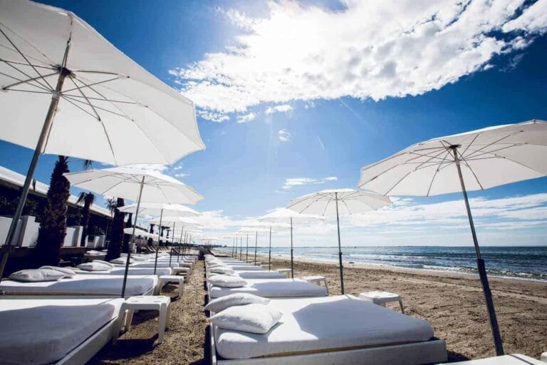 La Voile Bleue : Plage Privée à la Grande Motte