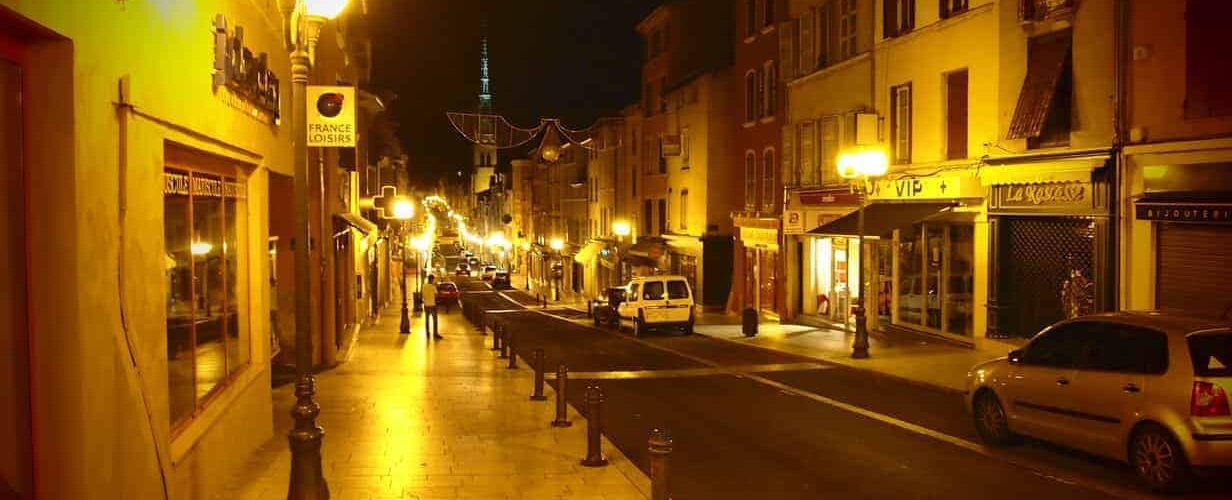 Béziers : Robert Ménard instaure un couvre feu à 23h pour les moins de 13 ans