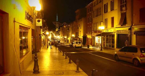 Béziers : Robert Ménard instaure un couvre feu à 23h pour les moins de 13 ans