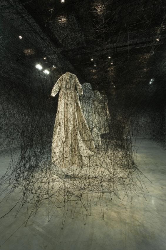 Montpellier : exposition de Chiharu Shiota au Carré Sainte-Anne