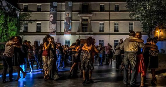 Montpellier : Grands bals de tango argentin sur le parvis du Musée Fabre tous les mercredis soirs !