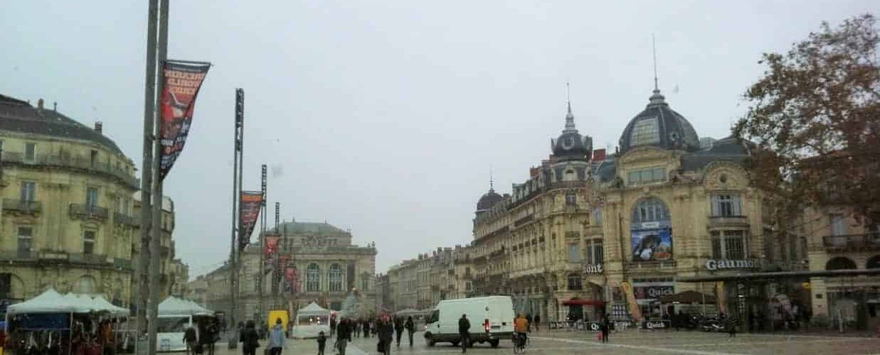 Montpellier : il neige sur la place de la Comédie!