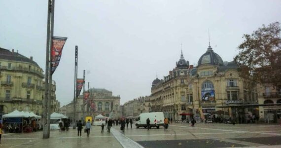 Montpellier : il neige sur la place de la Comédie!