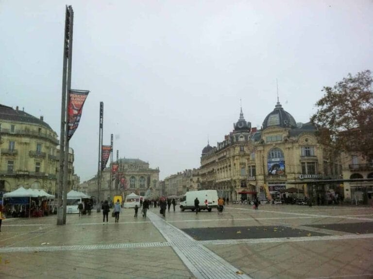 Montpellier : il neige sur la place de la Comédie!