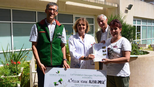 Montpellier : L'association "Mieux vivre Alzheimer" - CHU reçoit un don de la Fondation Truffaut