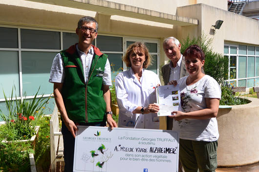 Montpellier : L'association "Mieux vivre Alzheimer" - CHU reçoit un don de la Fondation Truffaut