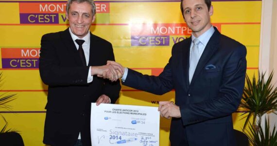Municipales Montpellier 2014 : Philippe Saurel signe la Charte Anticor 34
