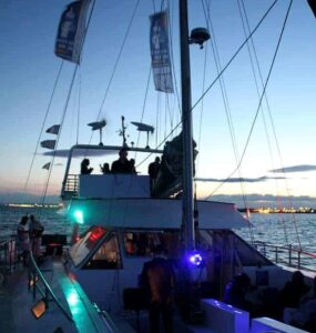 Nouveau à Montpellier : les Apéros Coucher de soleil à bord d'un Catamaran!