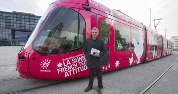 Un tramway aux couleurs de la French Tech en circulation