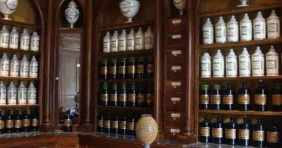 Visite de l’ancienne Pharmacie du XIXe siècle, à Lodève