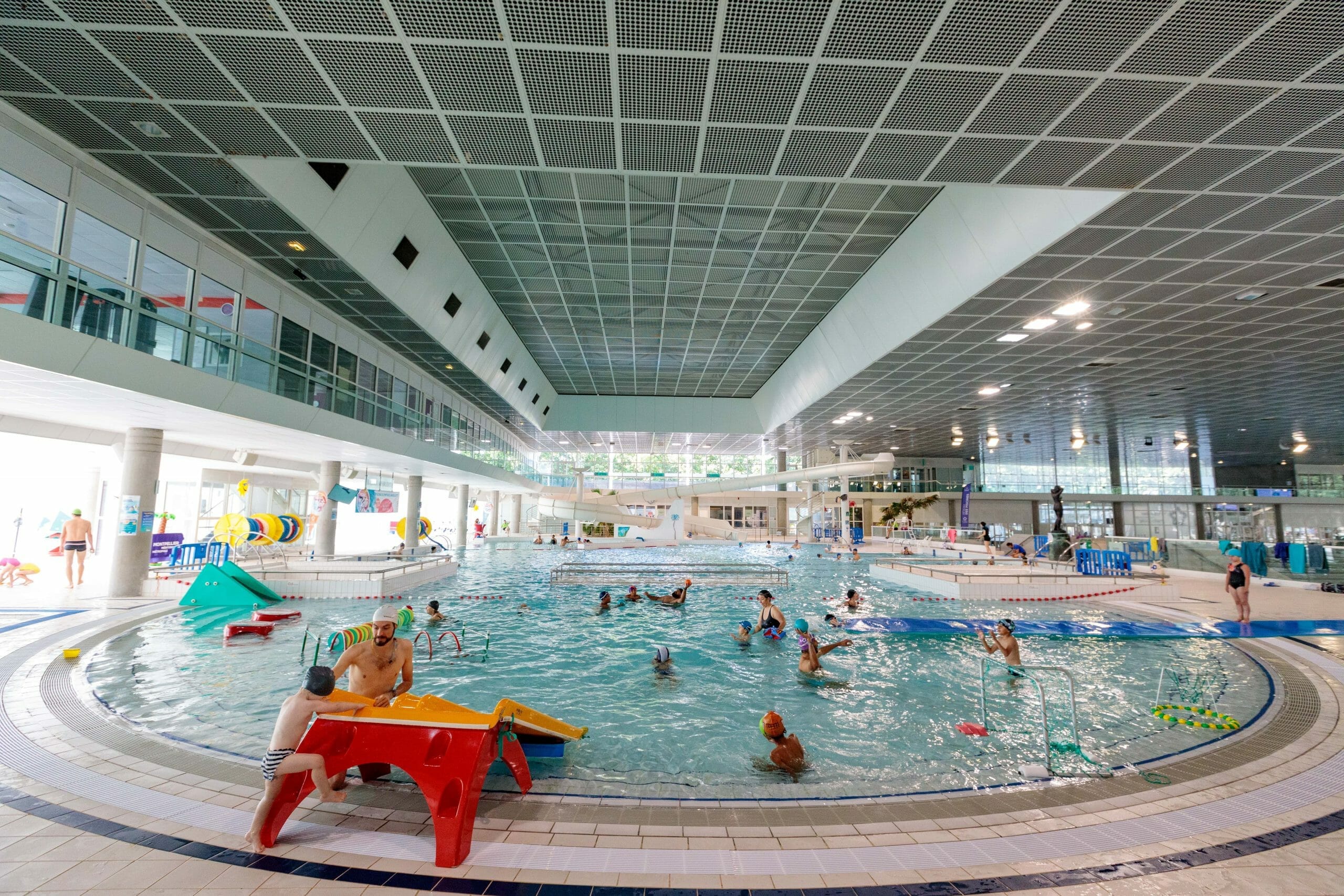 Vacances de la toussaint Montpellier : stages de natation et activités aquatiques dans les piscines de la métropole