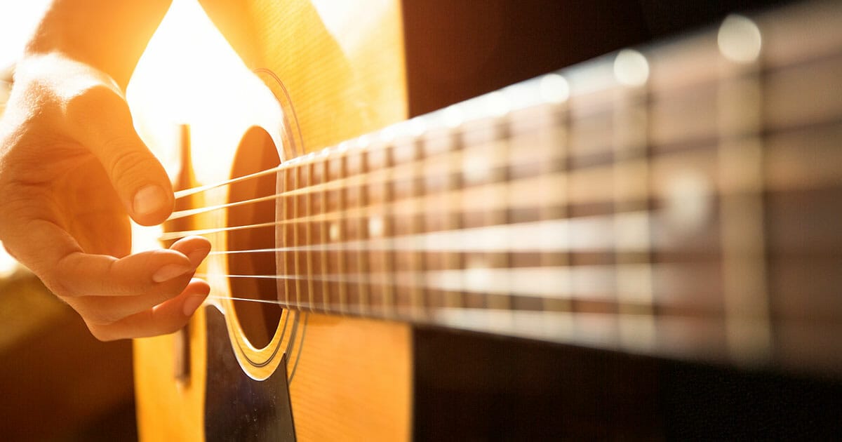 Masterclasses par Kamal Abdul-Malak : apprenez à jouer du Brassens en deux heures !