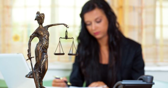 10 raisons pour lesquelles vous devriez vous faire représenter par un avocat