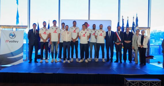 L'Équipe de France de Volley-Ball reçoit la légion d'honneur à Montpellier