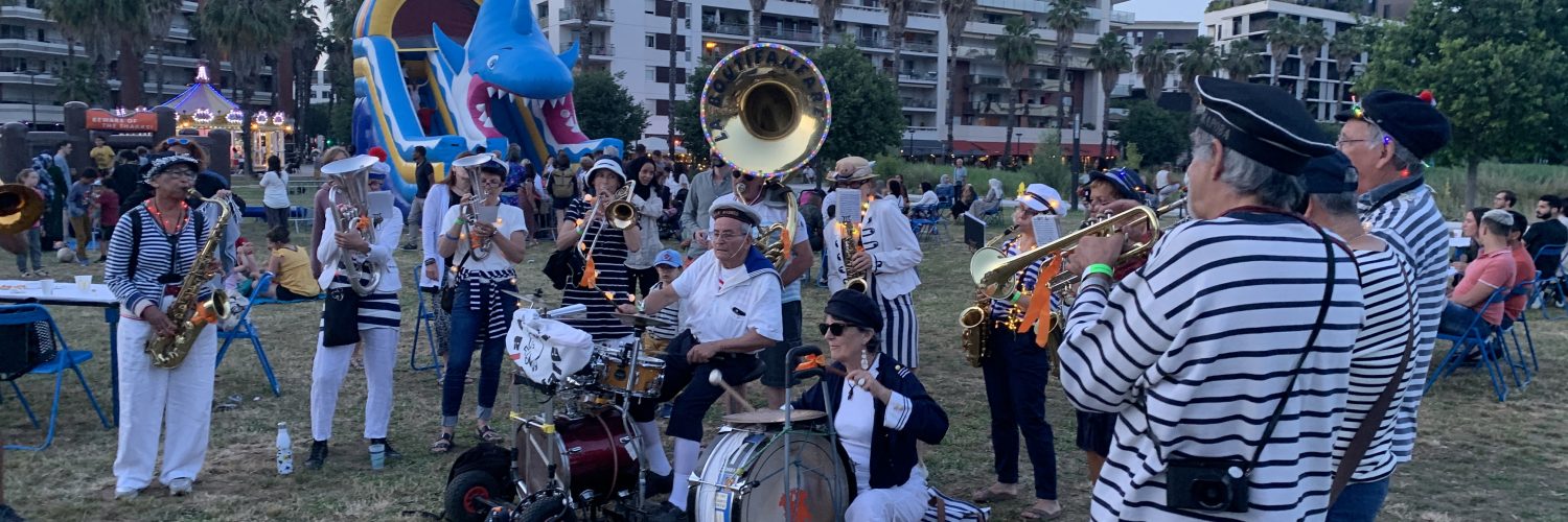 Port Marianne en fête à l'occasion du festival des fanfares le vendredi 9 juin