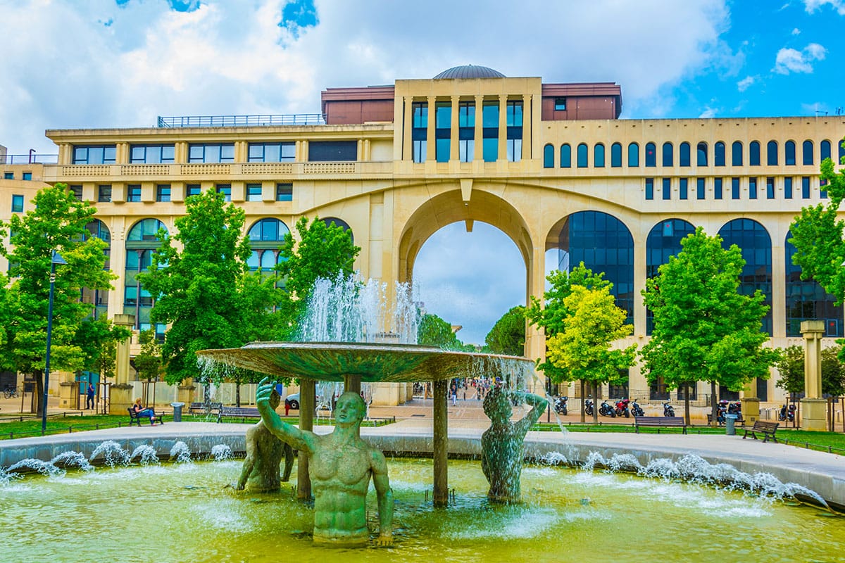 Fontaine Place Thessalie